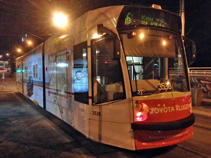 Yarra Trams Siemens Combino Toyota Kluger 3538